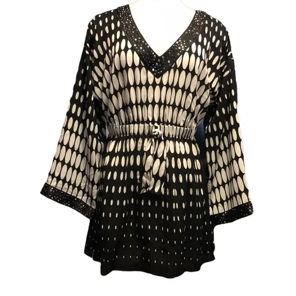 St. John Stylish Black and White Women's Top - Picture 1 of 8